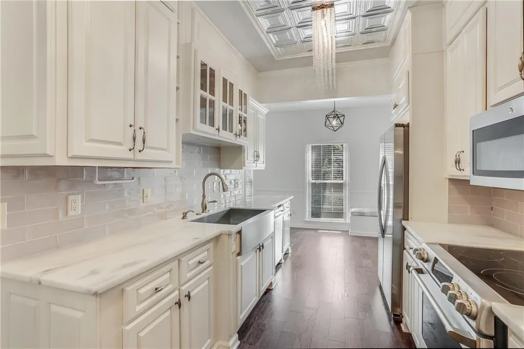 5243 Glenridge Drive, Atlanta, Georgia 30342, 3 Bedrooms Bedrooms, ,2 BathroomsBathrooms,Residential,Sold,5243 Glenridge Drive,6893454