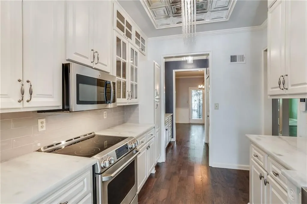 5243 Glenridge Drive, Atlanta, Georgia 30342, 3 Bedrooms Bedrooms, ,2 BathroomsBathrooms,Residential,Sold,5243 Glenridge Drive,6893454