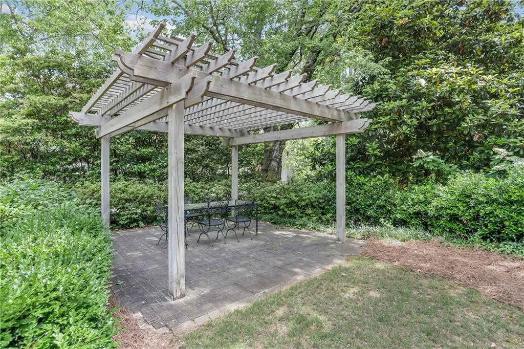 5243 Glenridge Drive, Atlanta, Georgia 30342, 3 Bedrooms Bedrooms, ,2 BathroomsBathrooms,Residential,Sold,5243 Glenridge Drive,6893454