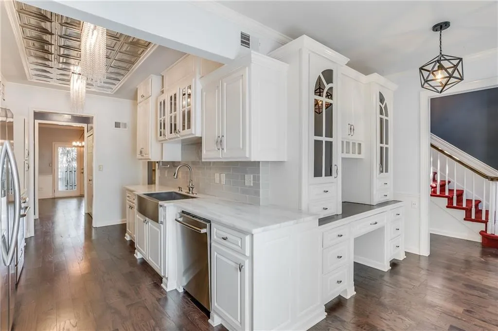 5243 Glenridge Drive, Atlanta, Georgia 30342, 3 Bedrooms Bedrooms, ,2 BathroomsBathrooms,Residential,Sold,5243 Glenridge Drive,6893454