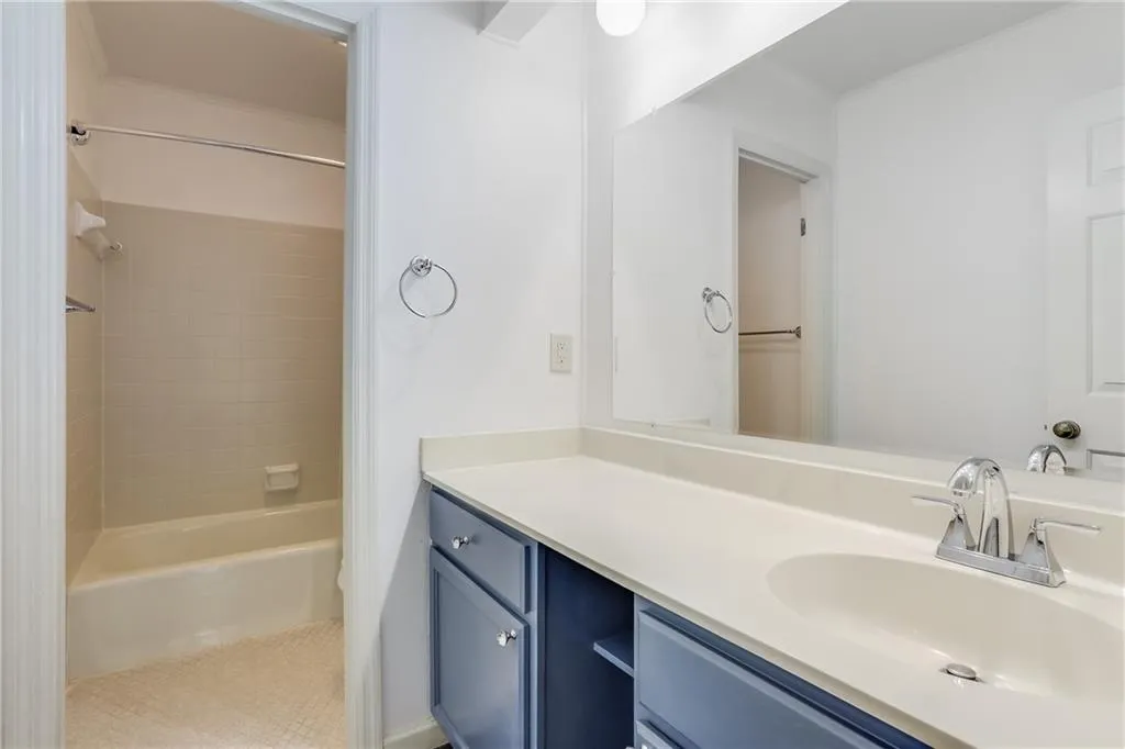 5243 Glenridge Drive, Atlanta, Georgia 30342, 3 Bedrooms Bedrooms, ,2 BathroomsBathrooms,Residential,Sold,5243 Glenridge Drive,6893454