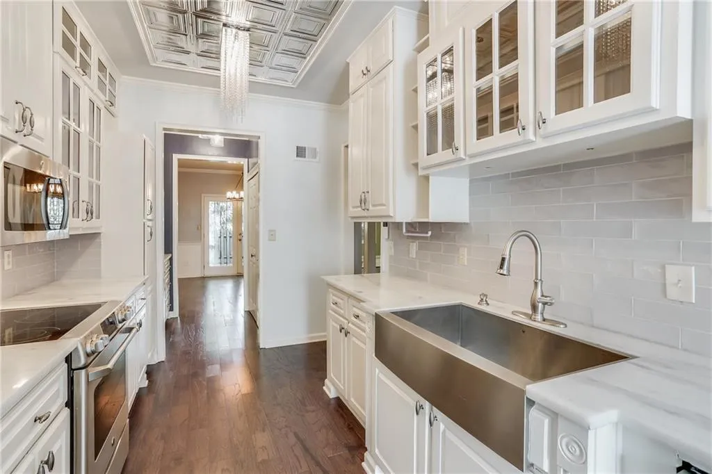5243 Glenridge Drive, Atlanta, Georgia 30342, 3 Bedrooms Bedrooms, ,2 BathroomsBathrooms,Residential,Sold,5243 Glenridge Drive,6893454