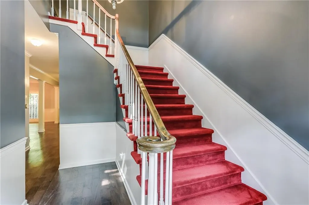 5243 Glenridge Drive, Atlanta, Georgia 30342, 3 Bedrooms Bedrooms, ,2 BathroomsBathrooms,Residential,Sold,5243 Glenridge Drive,6893454