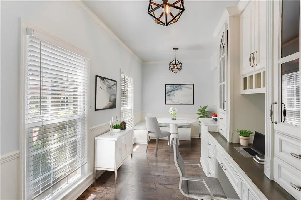 5243 Glenridge Drive, Atlanta, Georgia 30342, 3 Bedrooms Bedrooms, ,2 BathroomsBathrooms,Residential,Sold,5243 Glenridge Drive,6893454