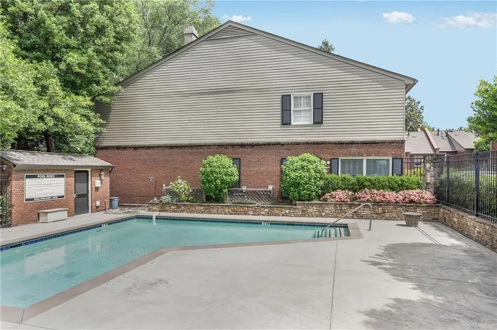 5243 Glenridge Drive, Atlanta, Georgia 30342, 3 Bedrooms Bedrooms, ,2 BathroomsBathrooms,Residential,Sold,5243 Glenridge Drive,6893454