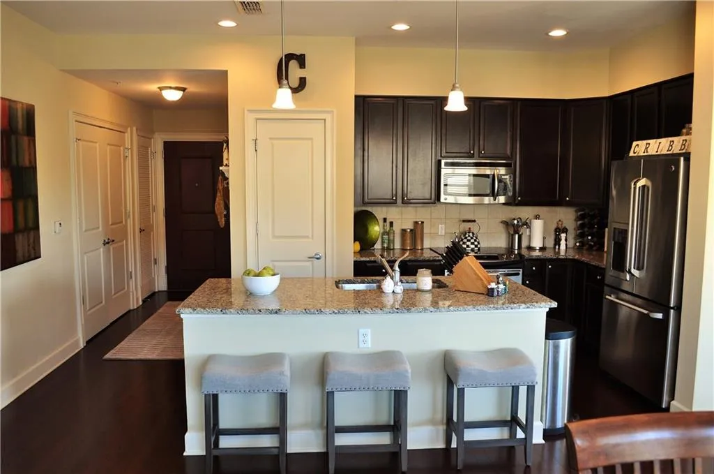 200 River Vista Drive Unit 724, Atlanta, Georgia 30339, 2 Bedrooms Bedrooms, ,2 BathroomsBathrooms,Residential,Sold,200 River Vista Drive Unit 724,5785304