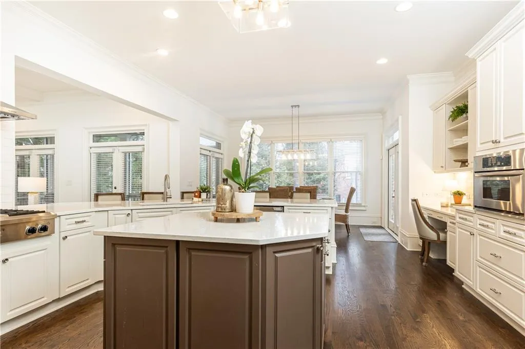765 Glengate Place, Atlanta, Georgia 30328, 5 Bedrooms Bedrooms, ,5 BathroomsBathrooms,Residential,Sold,765 Glengate Place,7521707
