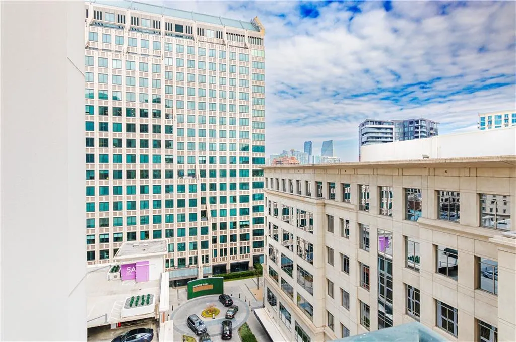 3040 Peachtree Road Unit 1003, Atlanta, Georgia 30305, 2 Bedrooms Bedrooms, 0 ,2 BathroomsBathrooms,Residential,For Sale,3040 Peachtree Road Unit 1003,7713903