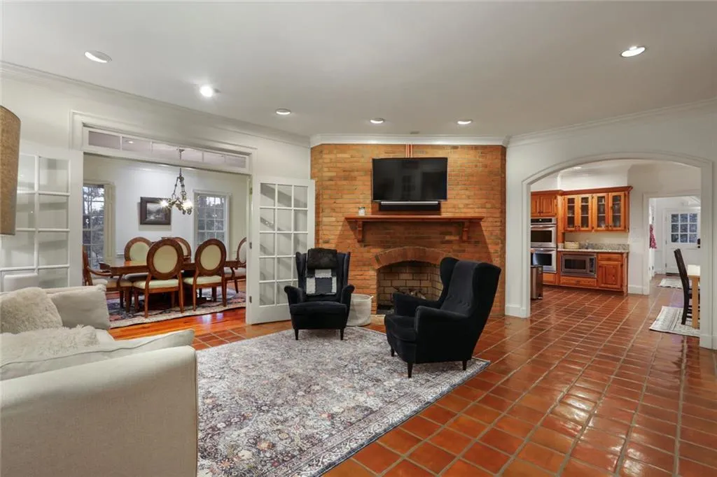 1710 Marlborough Drive, Sandy Springs, Georgia 30350, 6 Bedrooms Bedrooms, ,4 BathroomsBathrooms,Residential,Sold,1710 Marlborough Drive,6807411