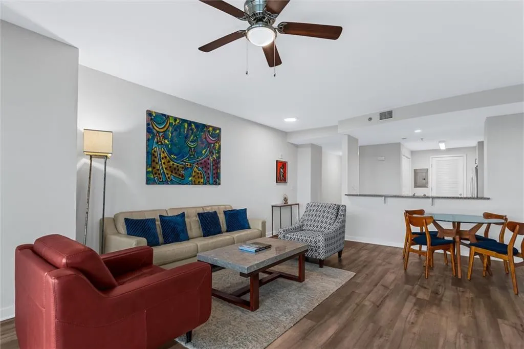 3338 Peachtree Road Ne Unit 702, Atlanta, Georgia 30326, 2 Bedrooms Bedrooms, 0 ,2 BathroomsBathrooms,Residential,For Sale,3338 Peachtree Road Ne Unit 702,7759443