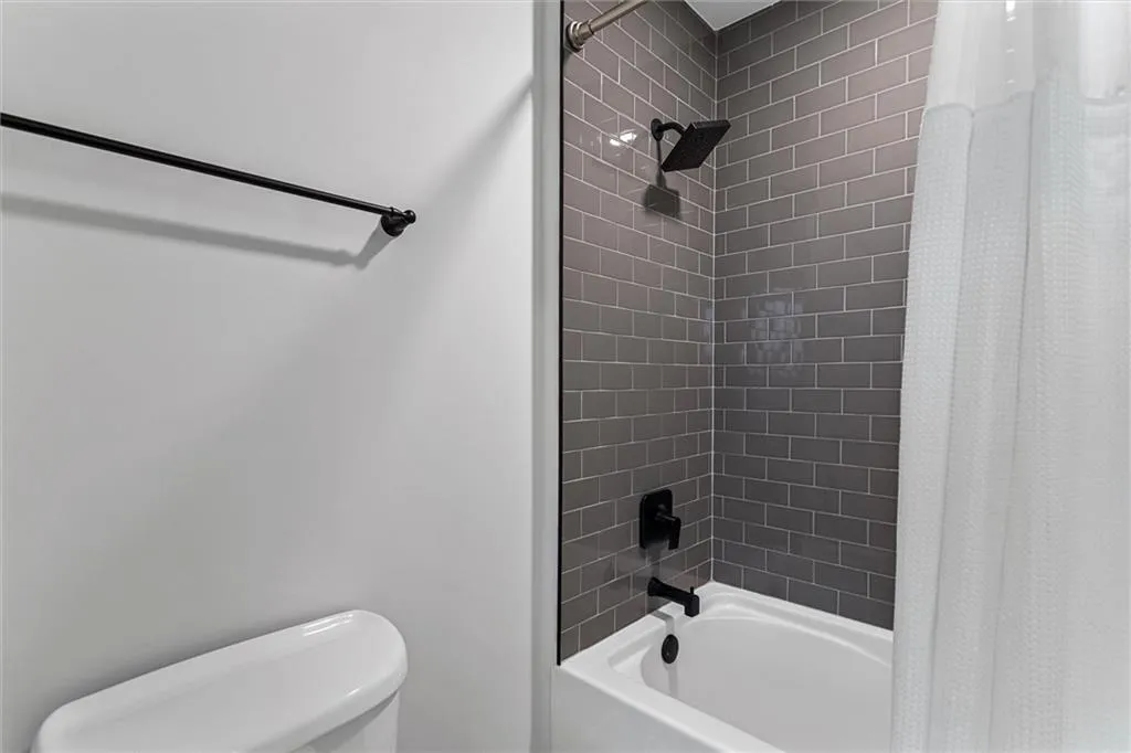 3338 Peachtree Road Ne Unit 702, Atlanta, Georgia 30326, 2 Bedrooms Bedrooms, 0 ,2 BathroomsBathrooms,Residential,For Sale,3338 Peachtree Road Ne Unit 702,7759443