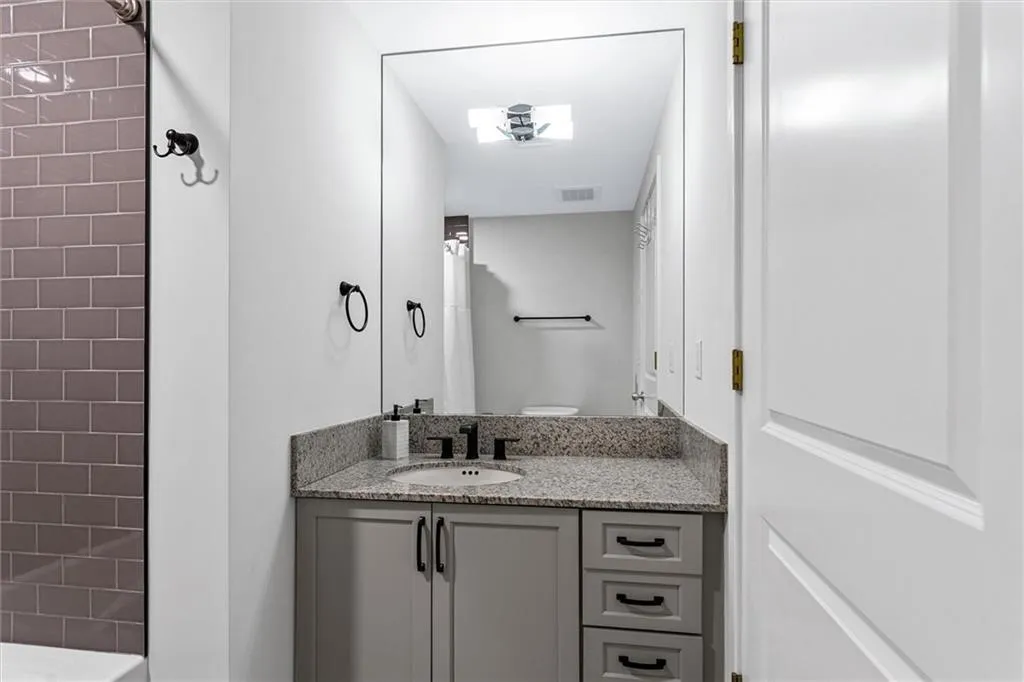 3338 Peachtree Road Ne Unit 702, Atlanta, Georgia 30326, 2 Bedrooms Bedrooms, 0 ,2 BathroomsBathrooms,Residential,For Sale,3338 Peachtree Road Ne Unit 702,7759443