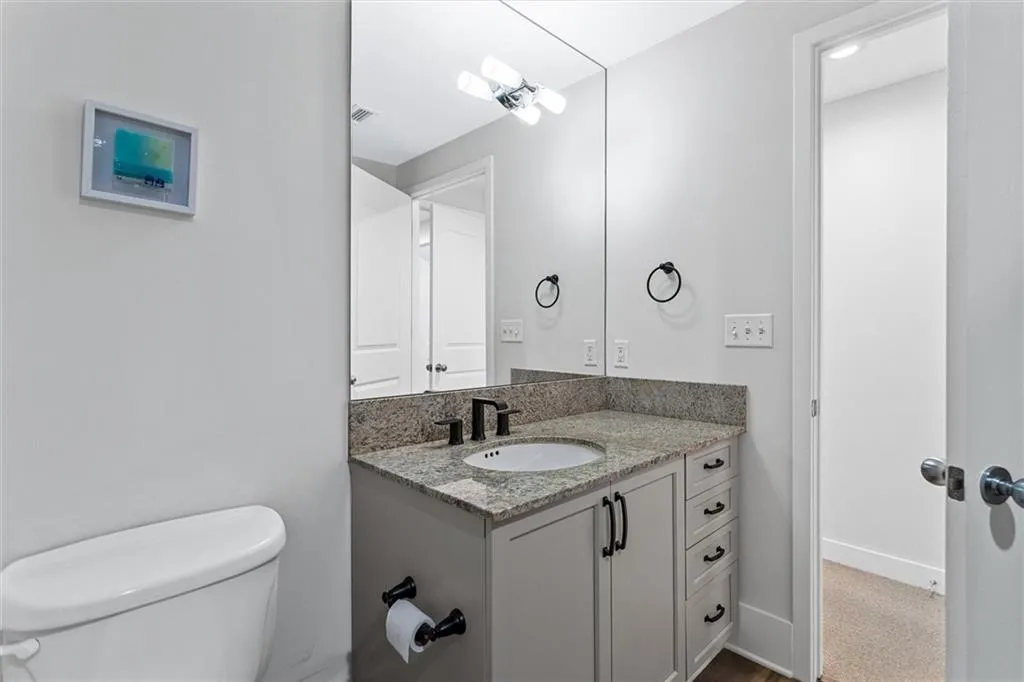 3338 Peachtree Road Ne Unit 702, Atlanta, Georgia 30326, 2 Bedrooms Bedrooms, 0 ,2 BathroomsBathrooms,Residential,For Sale,3338 Peachtree Road Ne Unit 702,7759443