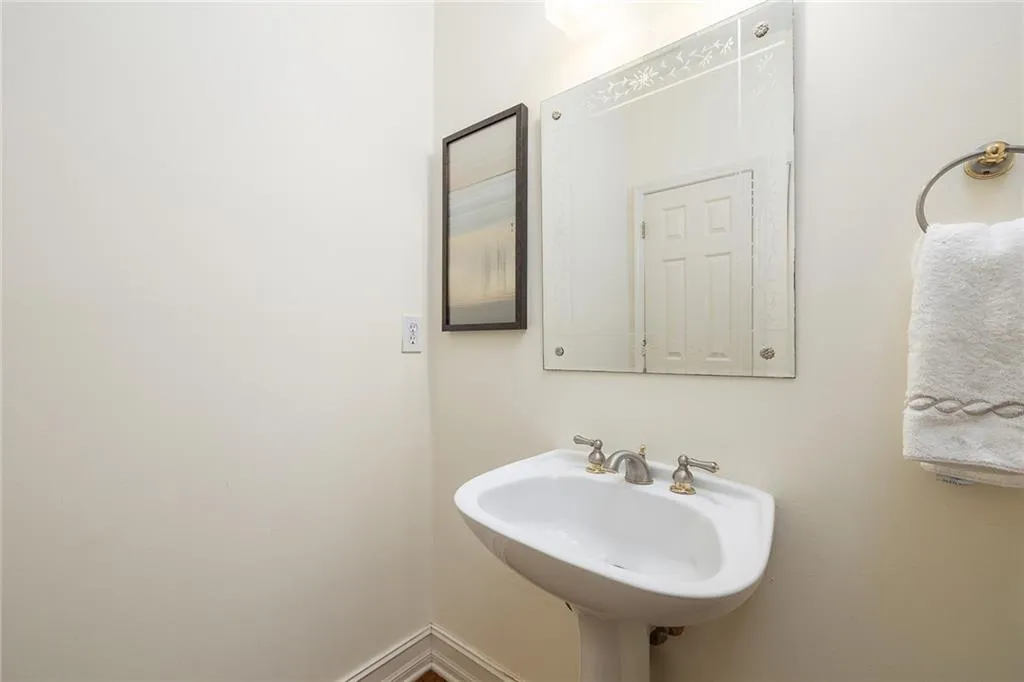 248 Spalding Gates Drive, Sandy Springs, Georgia 30328, 3 Bedrooms Bedrooms, ,2 BathroomsBathrooms,Residential,Sold,248 Spalding Gates Drive,7184942