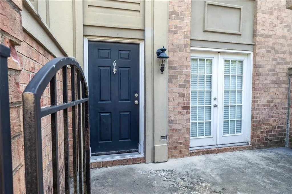 6980 Roswell Road Unit L6, Sandy Springs, Georgia 30328, 1 Bedroom Bedrooms, ,1 BathroomBathrooms,Residential,Sold,6980 Roswell Road Unit L6,7229234