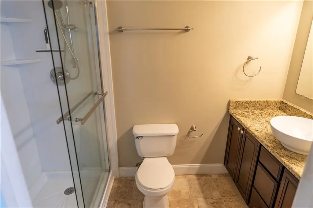 6980 Roswell Road Unit L6, Sandy Springs, Georgia 30328, 1 Bedroom Bedrooms, ,1 BathroomBathrooms,Residential,Sold,6980 Roswell Road Unit L6,7229234