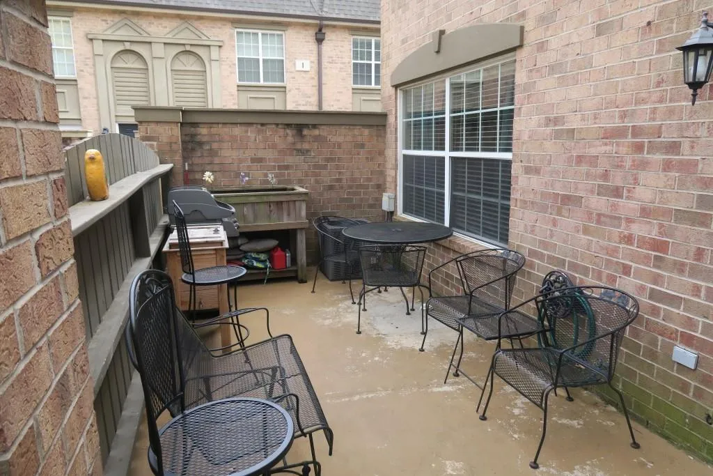 6980 Roswell Road Unit F8, Sandy Springs, Georgia 30328, 3 Bedrooms Bedrooms, ,2 BathroomsBathrooms,Residential,Sold,6980 Roswell Road Unit F8,5931685