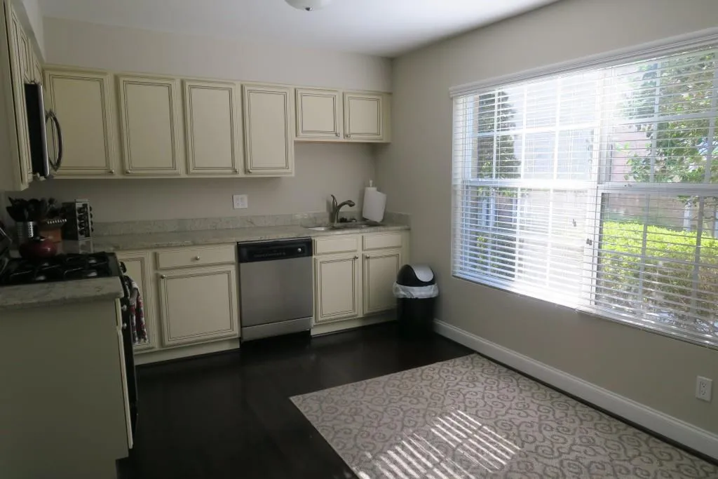 6980 Roswell Road Unit F8, Sandy Springs, Georgia 30328, 3 Bedrooms Bedrooms, ,2 BathroomsBathrooms,Residential,Sold,6980 Roswell Road Unit F8,5931685