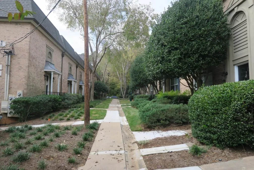 6980 Roswell Road Unit F8, Sandy Springs, Georgia 30328, 3 Bedrooms Bedrooms, ,2 BathroomsBathrooms,Residential,Sold,6980 Roswell Road Unit F8,5931685