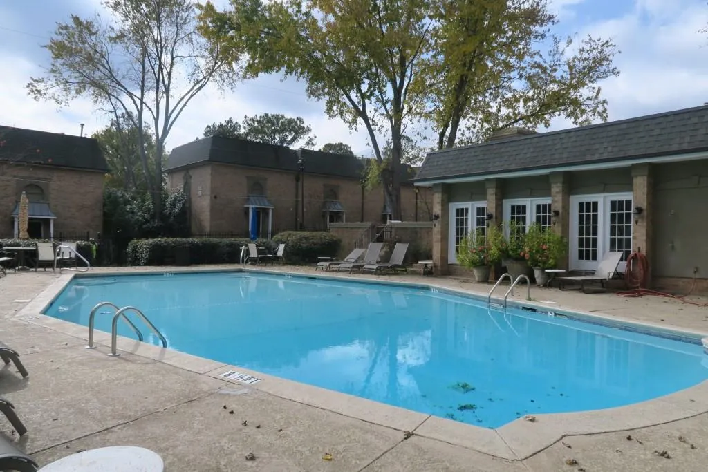 6980 Roswell Road Unit F8, Sandy Springs, Georgia 30328, 3 Bedrooms Bedrooms, ,2 BathroomsBathrooms,Residential,Sold,6980 Roswell Road Unit F8,5931685