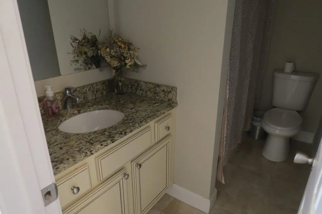 6980 Roswell Road Unit F8, Sandy Springs, Georgia 30328, 3 Bedrooms Bedrooms, ,2 BathroomsBathrooms,Residential,Sold,6980 Roswell Road Unit F8,5931685