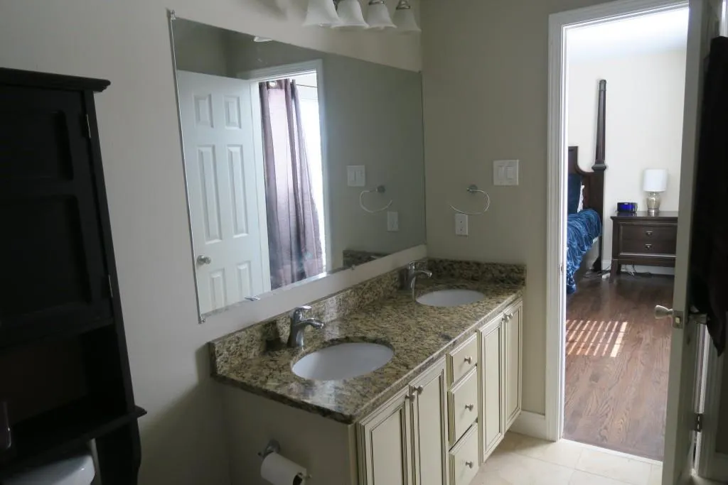 6980 Roswell Road Unit F8, Sandy Springs, Georgia 30328, 3 Bedrooms Bedrooms, ,2 BathroomsBathrooms,Residential,Sold,6980 Roswell Road Unit F8,5931685