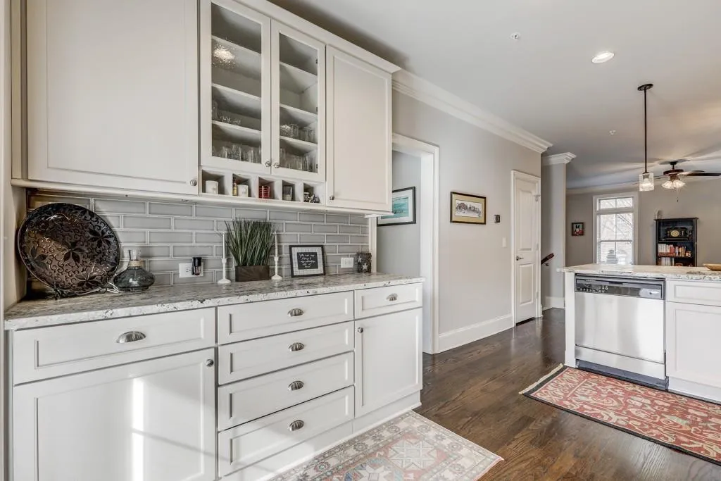 869 Perennial Drive, Atlanta, Georgia 30328, 2 Bedrooms Bedrooms, ,2 BathroomsBathrooms,Residential,Sold,869 Perennial Drive,6507095