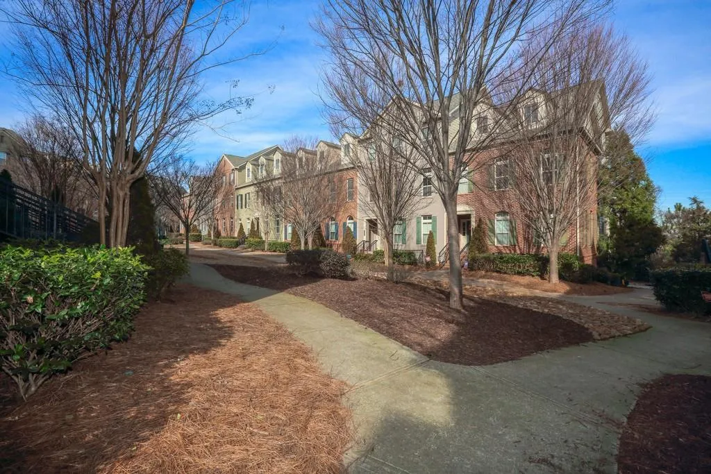 869 Perennial Drive, Atlanta, Georgia 30328, 2 Bedrooms Bedrooms, ,2 BathroomsBathrooms,Residential,Sold,869 Perennial Drive,6507095