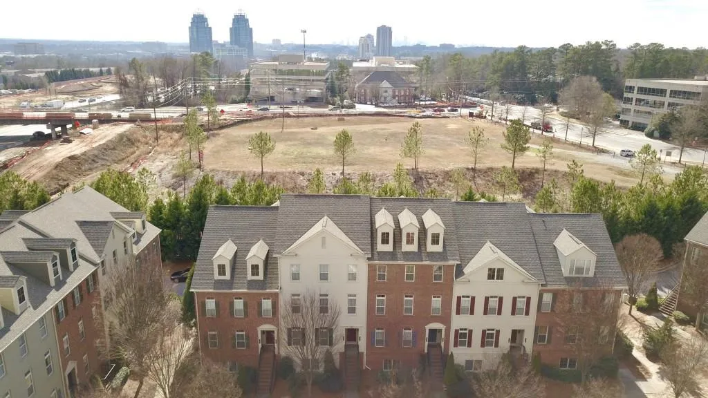 869 Perennial Drive, Atlanta, Georgia 30328, 2 Bedrooms Bedrooms, ,2 BathroomsBathrooms,Residential,Sold,869 Perennial Drive,6507095