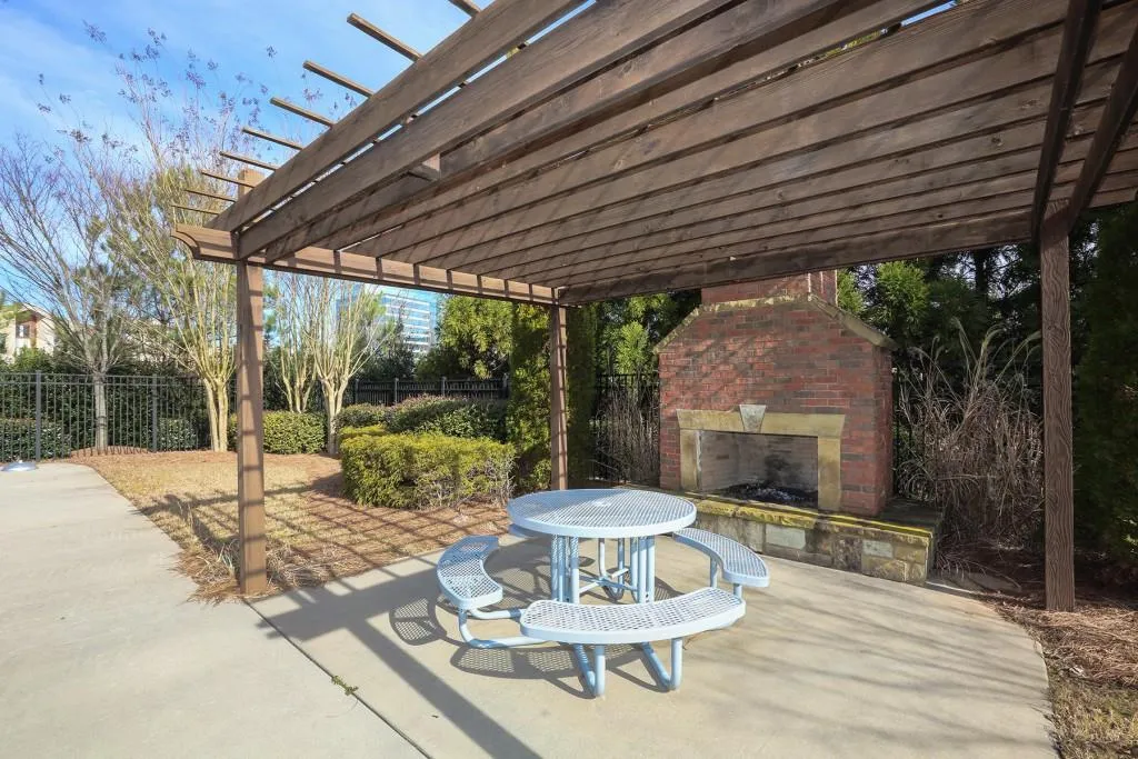 869 Perennial Drive, Atlanta, Georgia 30328, 2 Bedrooms Bedrooms, ,2 BathroomsBathrooms,Residential,Sold,869 Perennial Drive,6507095