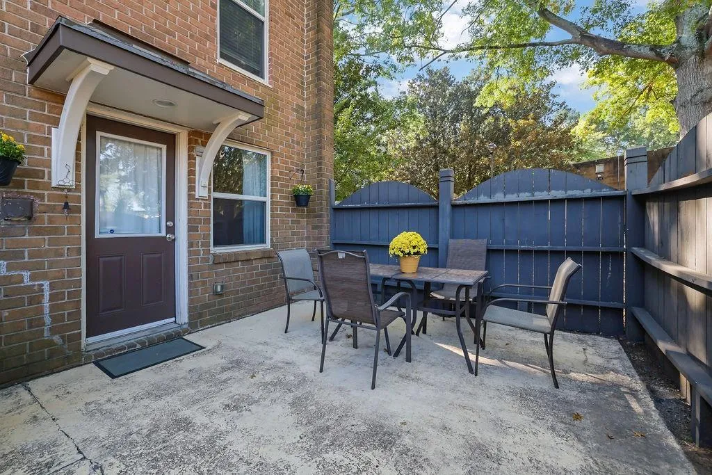 175 N River Drive Unit A, Sandy Springs, Georgia 30350, 2 Bedrooms Bedrooms, ,2 BathroomsBathrooms,Residential,Sold,175 N River Drive Unit A,7447642