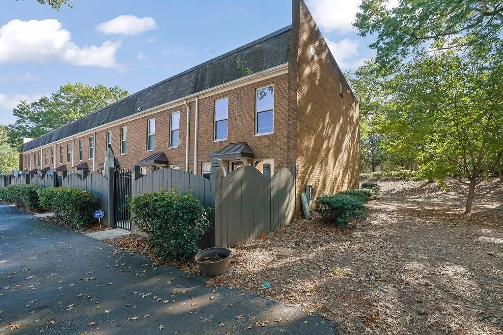 175 N River Drive Unit A, Sandy Springs, Georgia 30350, 2 Bedrooms Bedrooms, ,2 BathroomsBathrooms,Residential,Sold,175 N River Drive Unit A,7447642