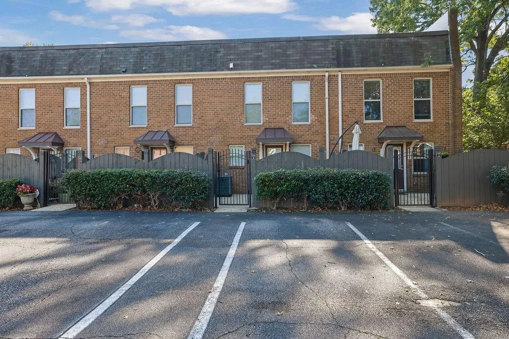 175 N River Drive Unit A, Sandy Springs, Georgia 30350, 2 Bedrooms Bedrooms, ,2 BathroomsBathrooms,Residential,Sold,175 N River Drive Unit A,7447642