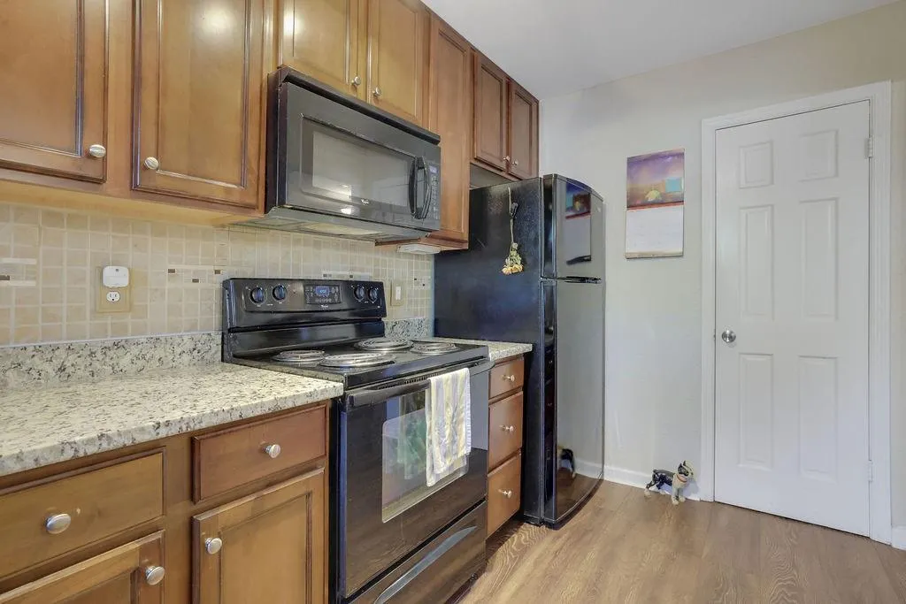 175 N River Drive Unit A, Sandy Springs, Georgia 30350, 2 Bedrooms Bedrooms, ,2 BathroomsBathrooms,Residential,Sold,175 N River Drive Unit A,7447642