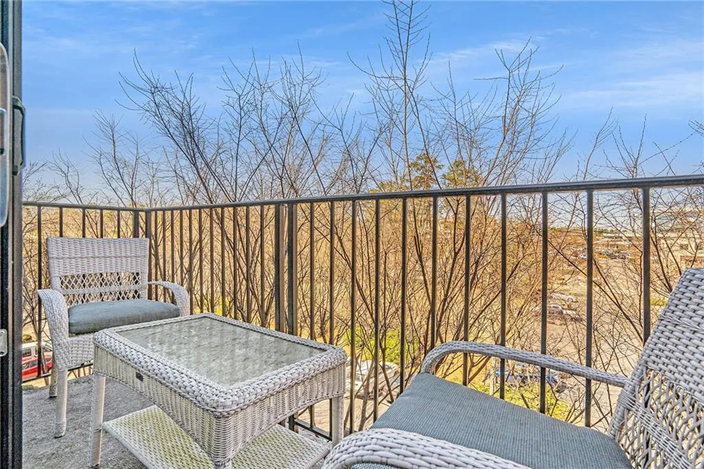 6105 Blue Stone Road Ne Unit 306, Atlanta, Georgia 30328, 2 Bedrooms Bedrooms, ,2 BathroomsBathrooms,Residential,Sold,6105 Blue Stone Road Ne Unit 306,7012973