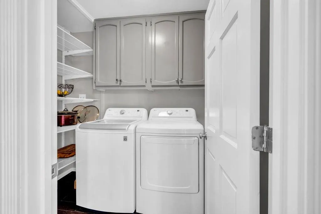 7650 Ryefield Drive, Sandy Springs, Georgia 30350, 5 Bedrooms Bedrooms, ,3 BathroomsBathrooms,Residential,For Sale,7650 Ryefield Drive,7743359