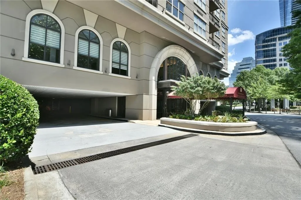 3334 Peachtree Road Ne Unit 901, Atlanta, Georgia 30326, 1 Bedroom Bedrooms, ,1 BathroomBathrooms,Residential,Sold,3334 Peachtree Road Ne Unit 901,5898889