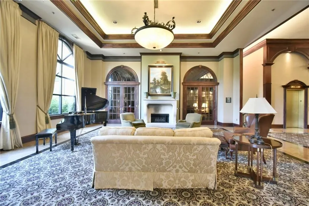 3334 Peachtree Road Ne Unit 901, Atlanta, Georgia 30326, 1 Bedroom Bedrooms, ,1 BathroomBathrooms,Residential,Sold,3334 Peachtree Road Ne Unit 901,5898889