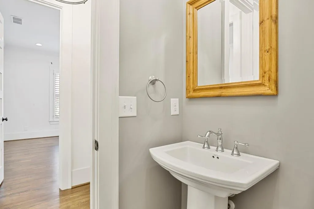 4540 Jolyn Place, Sandy Springs, Georgia 30342, 5 Bedrooms Bedrooms, ,3 BathroomsBathrooms,Residential,Sold,4540 Jolyn Place,7220389