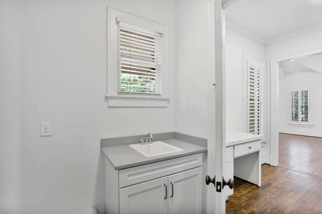 4540 Jolyn Place, Sandy Springs, Georgia 30342, 5 Bedrooms Bedrooms, ,3 BathroomsBathrooms,Residential,Sold,4540 Jolyn Place,7220389