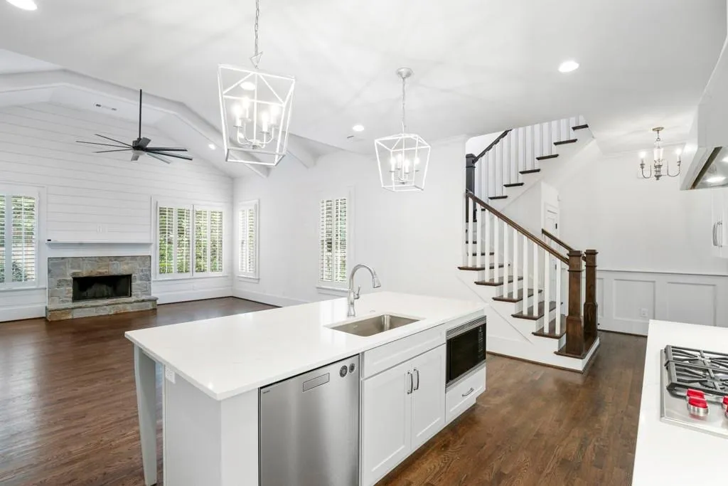 4540 Jolyn Place, Sandy Springs, Georgia 30342, 5 Bedrooms Bedrooms, ,3 BathroomsBathrooms,Residential,Sold,4540 Jolyn Place,7220389