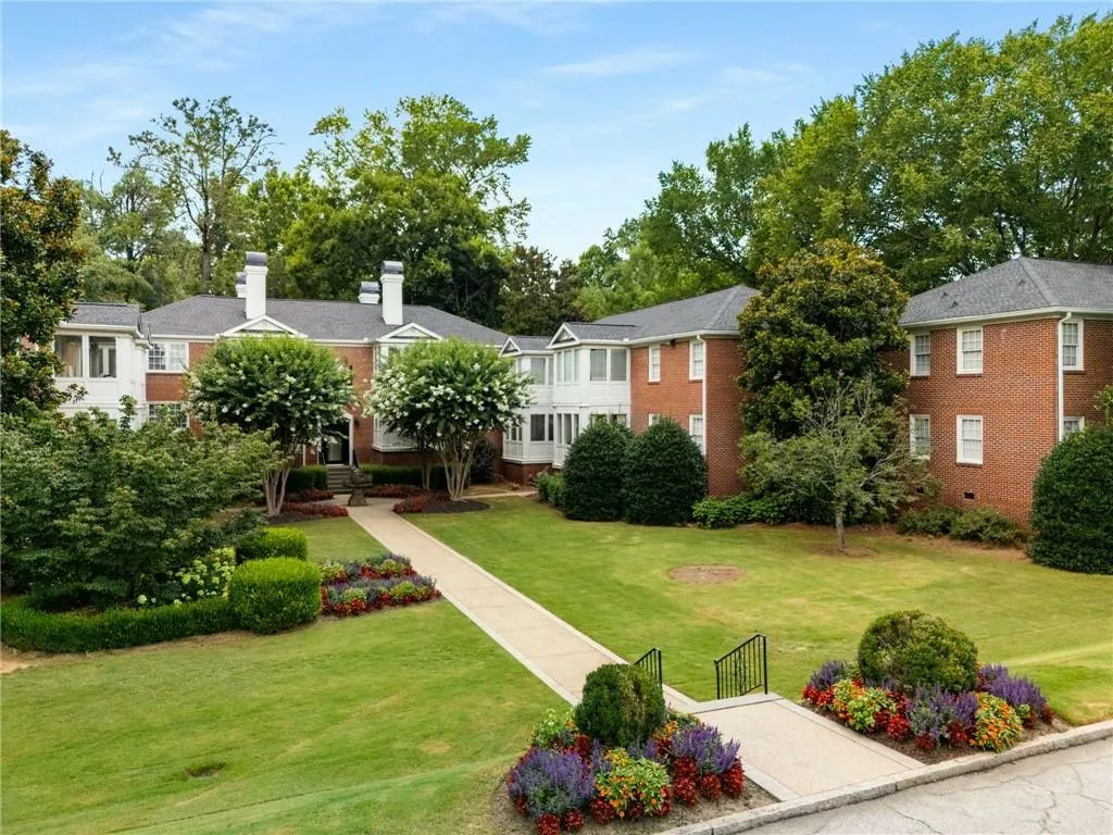 115 Peachtree Memorial Drive Nw Unit D4, Atlanta, Georgia 30309, 2 Bedrooms Bedrooms, ,1 BathroomBathrooms,Residential,For Sale,115 Peachtree Memorial Drive Nw Unit D4,7646993