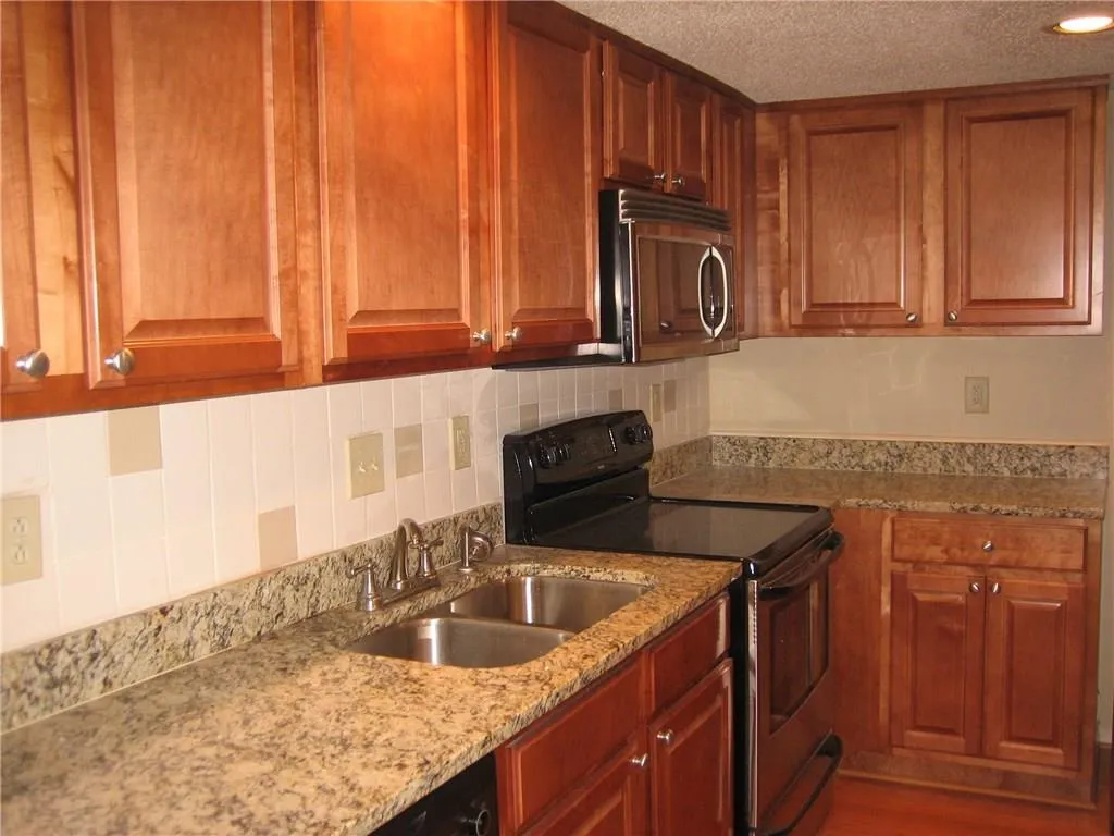 6900 Roswell Road Nw Unit Q18, Atlanta, Georgia 30328, 2 Bedrooms Bedrooms, ,2 BathroomsBathrooms,Residential,Sold,6900 Roswell Road Nw Unit Q18,5820651