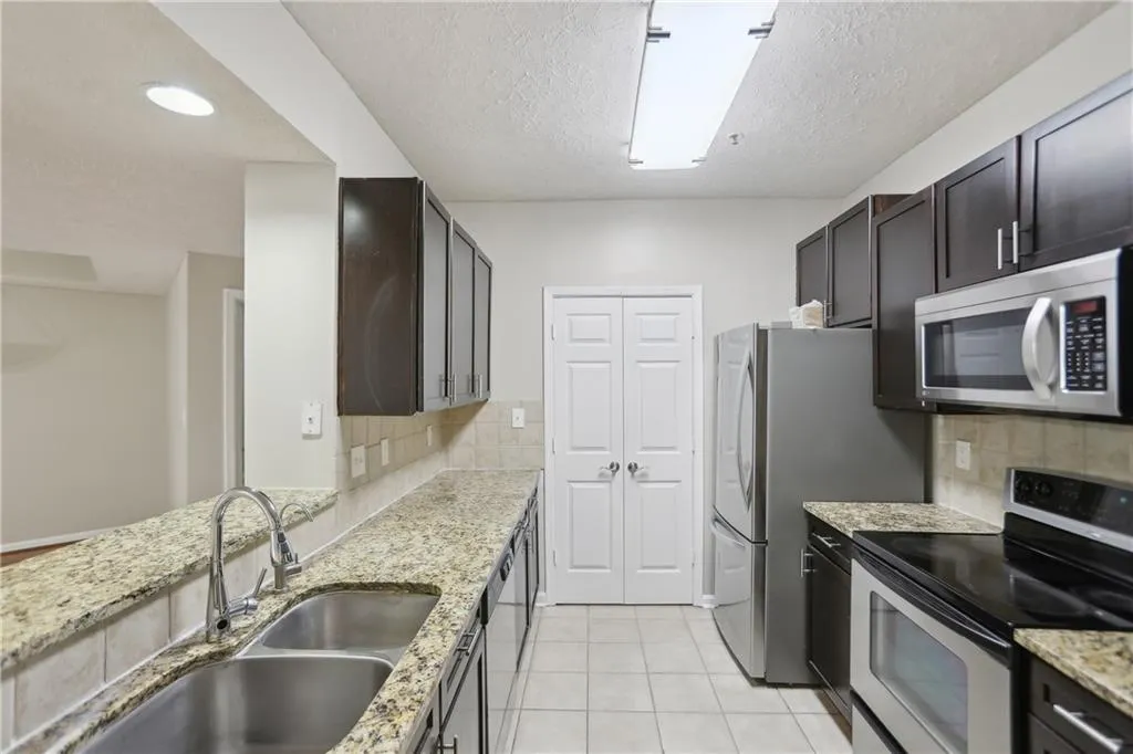 1250 Parkwood Circle Se Unit 2201, Atlanta, Georgia 30339, 2 Bedrooms Bedrooms, ,2 BathroomsBathrooms,Residential,For Sale,1250 Parkwood Circle Se Unit 2201,7556000