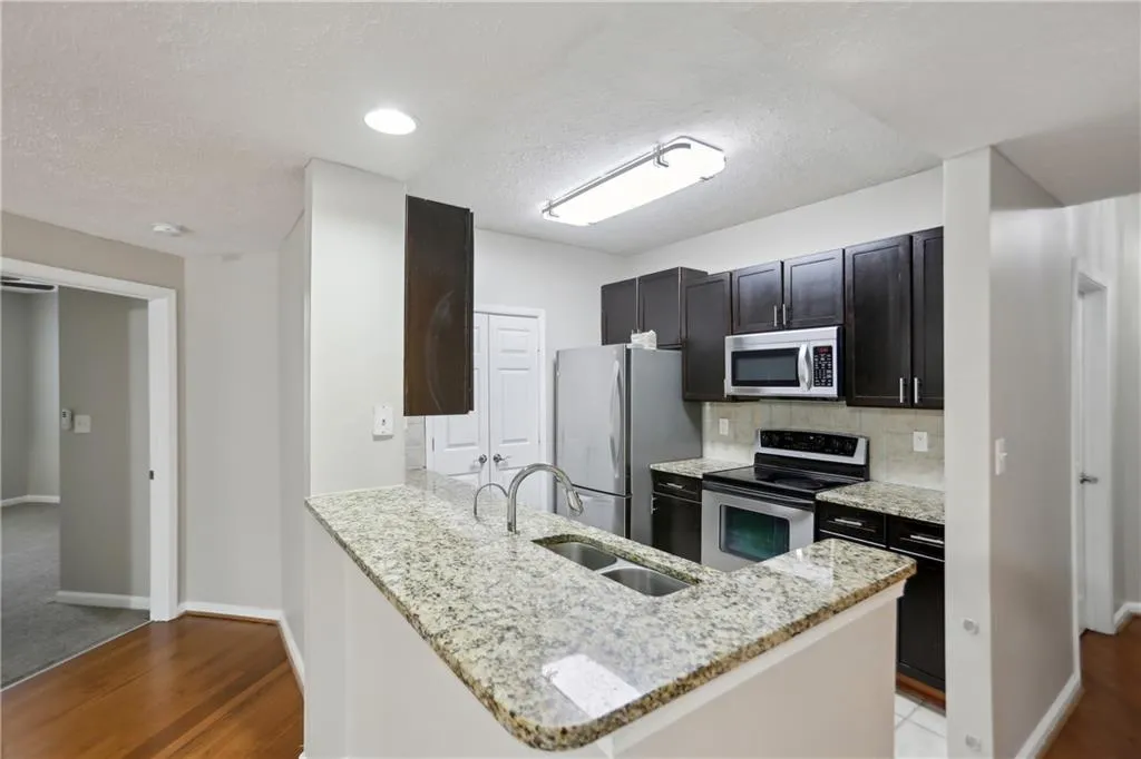 1250 Parkwood Circle Se Unit 2201, Atlanta, Georgia 30339, 2 Bedrooms Bedrooms, ,2 BathroomsBathrooms,Residential,For Sale,1250 Parkwood Circle Se Unit 2201,7556000