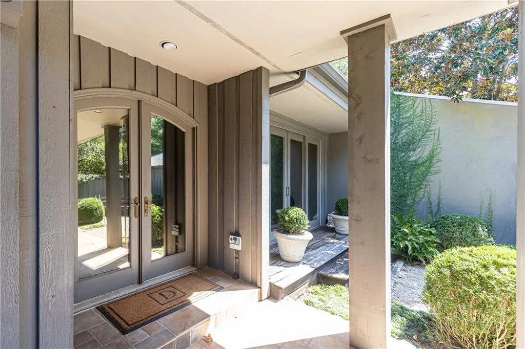 716 Mill Walk, Atlanta, Georgia 30327, 3 Bedrooms Bedrooms, ,3 BathroomsBathrooms,Residential,For Sale,716 Mill Walk,7649675
