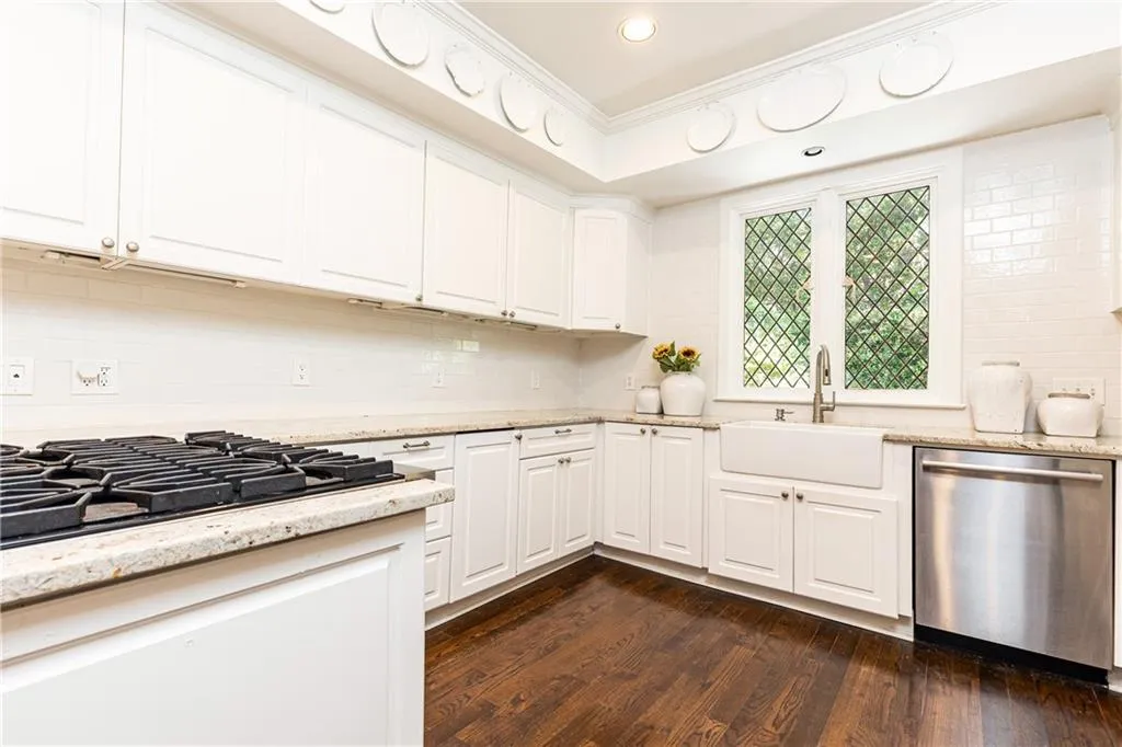 716 Mill Walk, Atlanta, Georgia 30327, 3 Bedrooms Bedrooms, ,3 BathroomsBathrooms,Residential,For Sale,716 Mill Walk,7649675