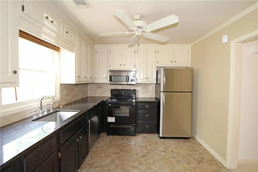 230 Towergate Place, Sandy Springs, Georgia 30350, 3 Bedrooms Bedrooms, ,2 BathroomsBathrooms,Residential,Sold,230 Towergate Place,5712159