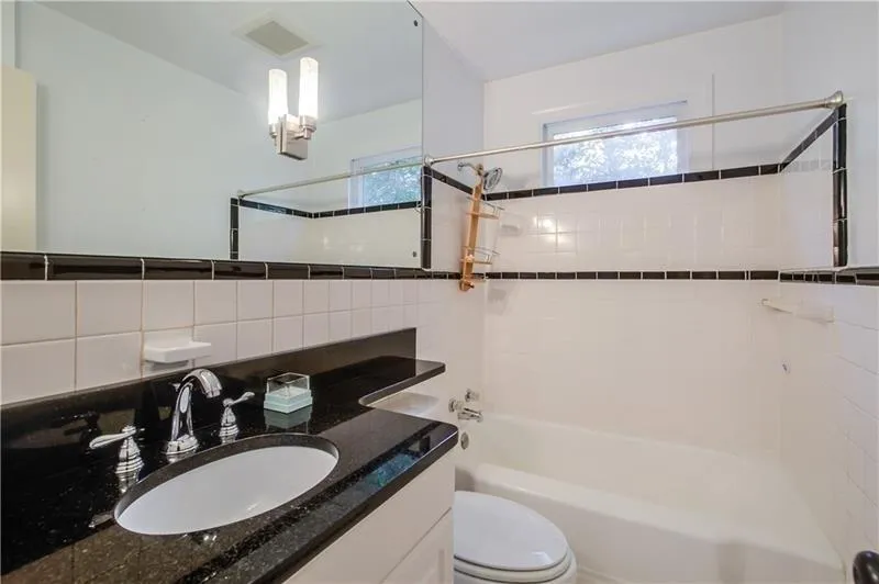 1857 Walthall Drive Nw, Atlanta, Georgia 30318, 3 Bedrooms Bedrooms, ,2 BathroomsBathrooms,Residential,Sold,1857 Walthall Drive Nw,6075140