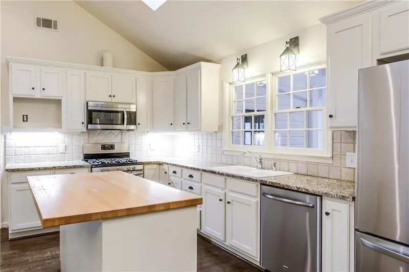 1857 Walthall Drive Nw, Atlanta, Georgia 30318, 3 Bedrooms Bedrooms, ,2 BathroomsBathrooms,Residential,Sold,1857 Walthall Drive Nw,6075140